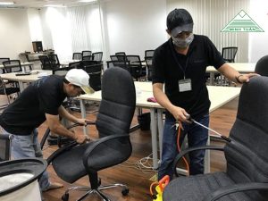Có Nên Sử Dụng Dịch Vụ Vệ Sinh Ghế Văn Phòng Hay Không?