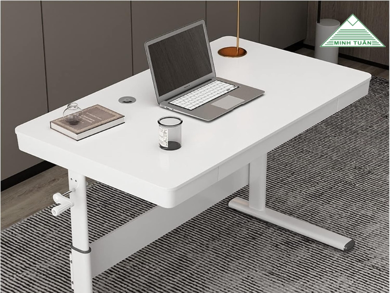 Tại Sao Bàn Máy Tính Minimalist Là Sự Lựa Chọn Thông Minh Cho Bạn?