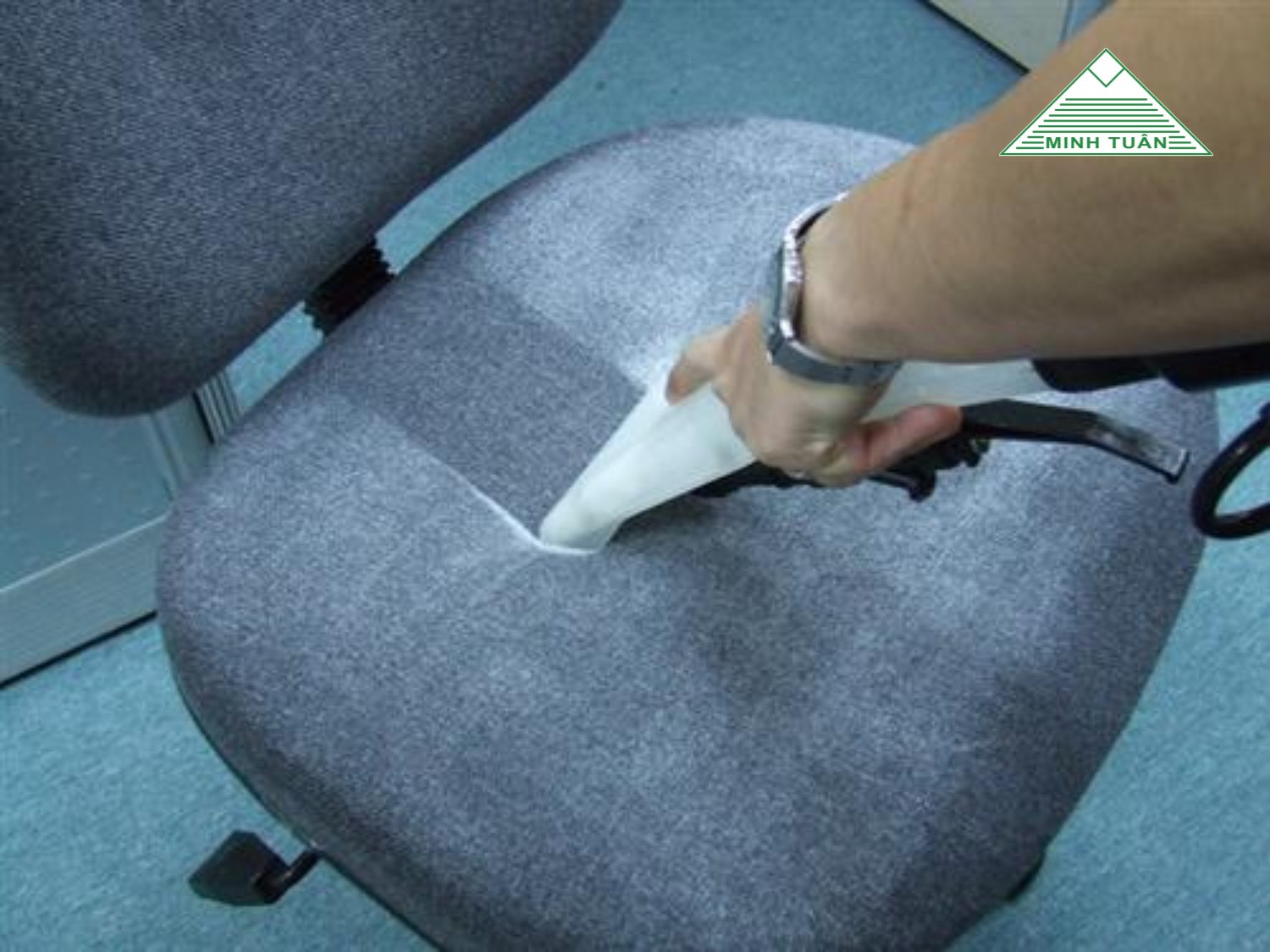 Hướng Dẫn Cách Làm Sạch Ghế Xoay Đơn Giản Tại Nhà