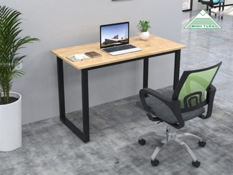 Bàn Làm Việc Chân Sắt Chữ U – Giải Pháp Tiện Lợi Cho Dân Văn Phòng