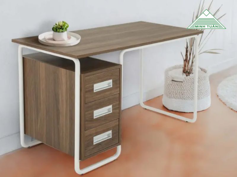Bàn Làm Việc Chân Sắt Chữ U – Giải Pháp Tiện Lợi Cho Dân Văn Phòng