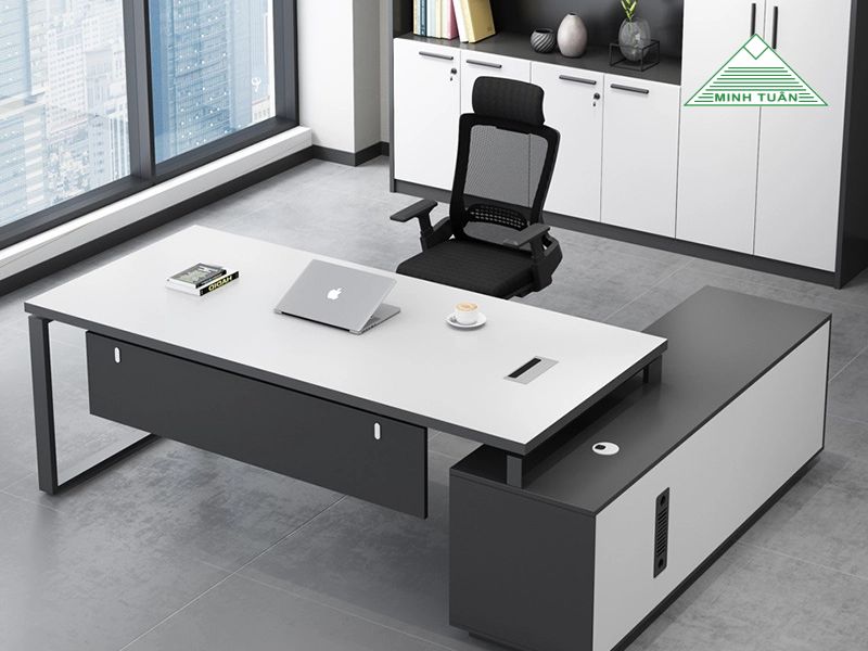 Bạn Có Biết Bàn Giám Đốc Chân Sắt Thể Hiện Phong Cách Riêng Thế Nào?