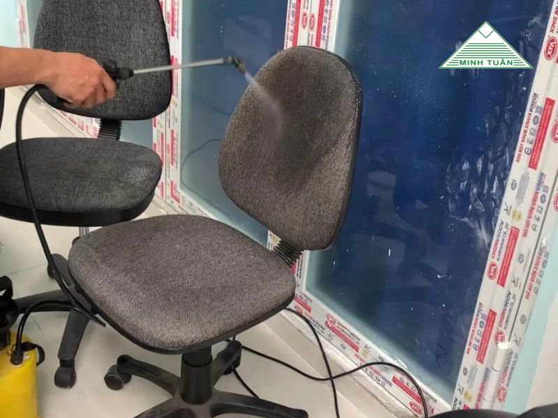 Cách Giặt Ghế Xoay Tại Nhà: Bí Quyết Giúp Ghế Sạch Bong Như Mới