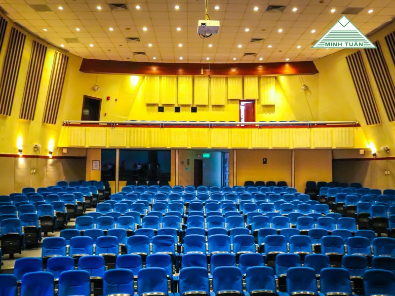Ghế Auditorium Có Gì Khác Biệt So Với Ghế Hội Trường Thông Thường?