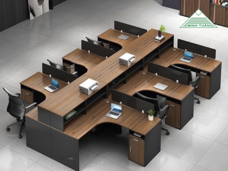 Tại Sao Cụm Bàn Văn Phòng Tiện Lợi Đang Là Xu Hướng Nội Thất Hot Nhất 2025?