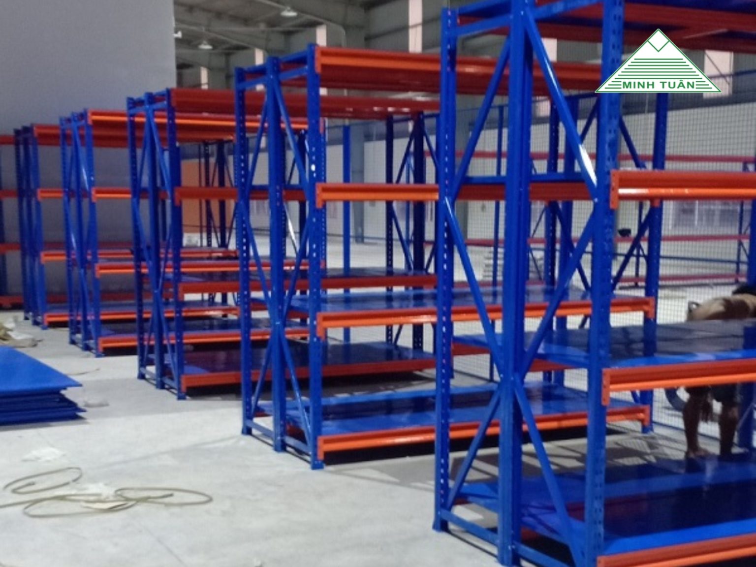 Tìm Hiểu Ngay: Giá Sắt Trung Tải Thực Tế Và Những Điều Bạn Cần Biết