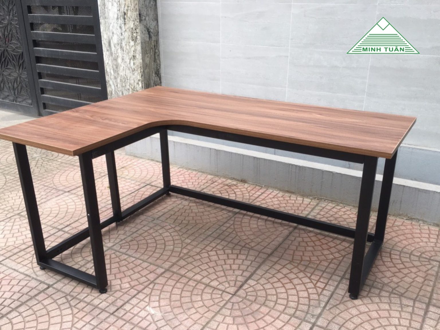 Bàn Chữ L Hiện Đại: Giải Pháp Tối Ưu Không Gian Văn Phòng & Nhà Ở