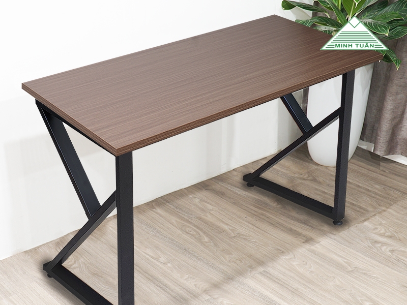 Mua Bàn Làm Việc Chân Sắt Ở Đâu Uy Tín, Giá Tốt Và Bảo Hành Dài Hạn?