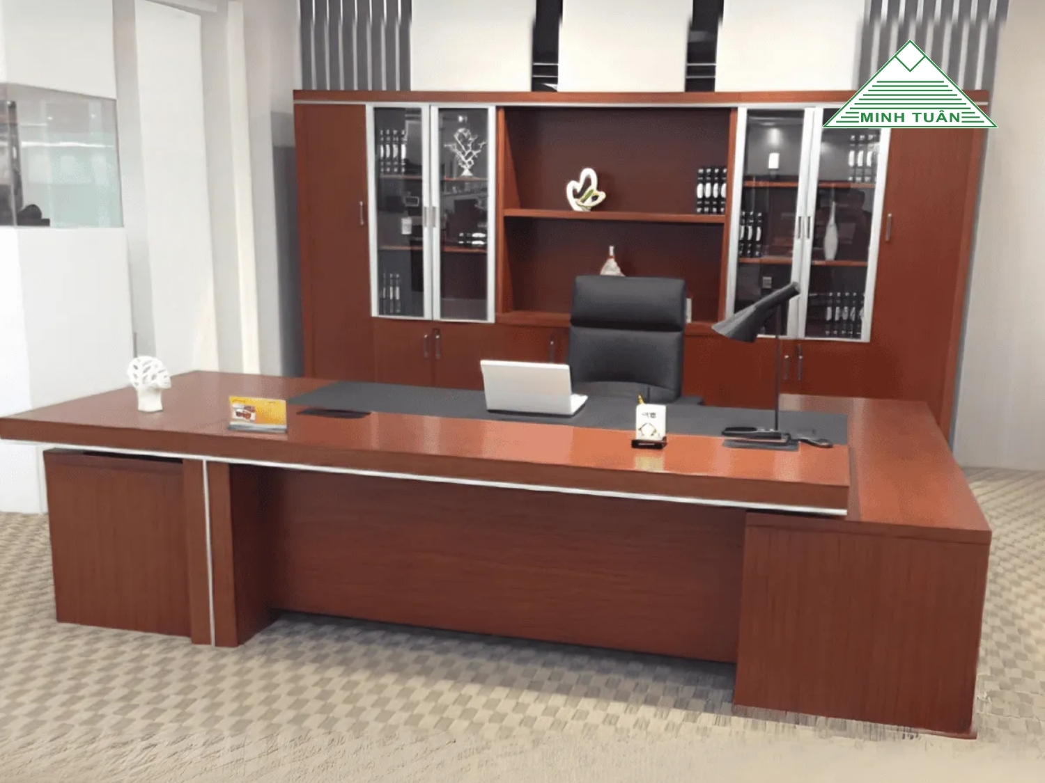 Bàn Lãnh Đạo Giá Rẻ Có Thực Sự Đáp Ứng Được Đẳng Cấp Văn Phòng?