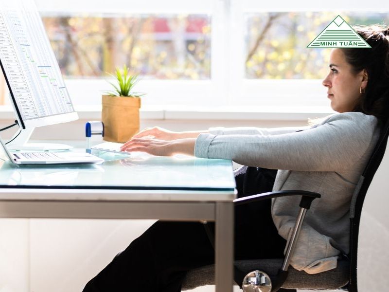 Vì Sao Ngồi Cả Ngày Với Ghế Lưới Tiêu Chuẩn Vẫn Không Đau Lưng?