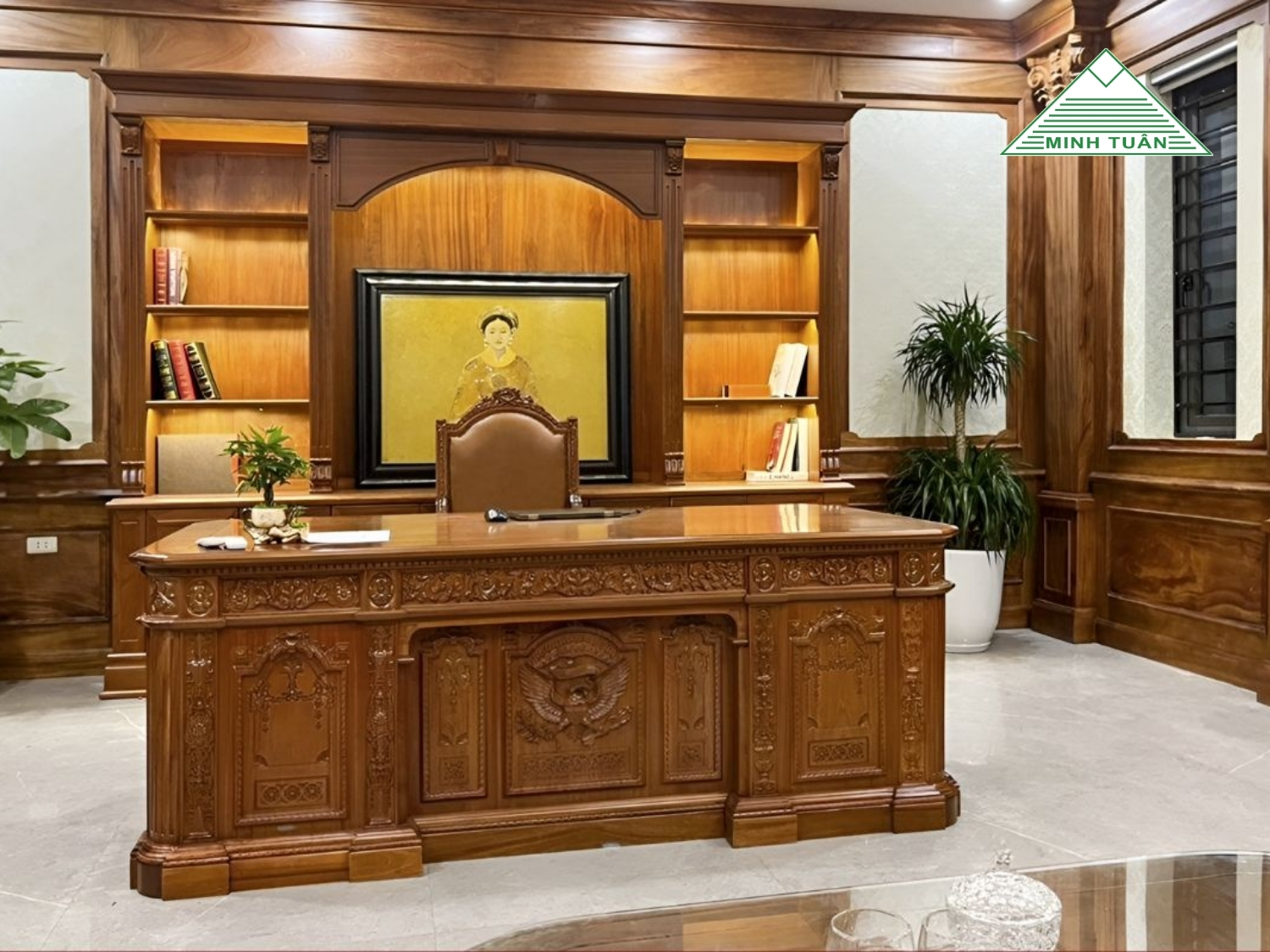 Bàn Lãnh Đạo Gỗ Tự Nhiên: Bí Quyết Tạo Không Gian Lãnh Đạo Sang Trọng, Ấn Tượng