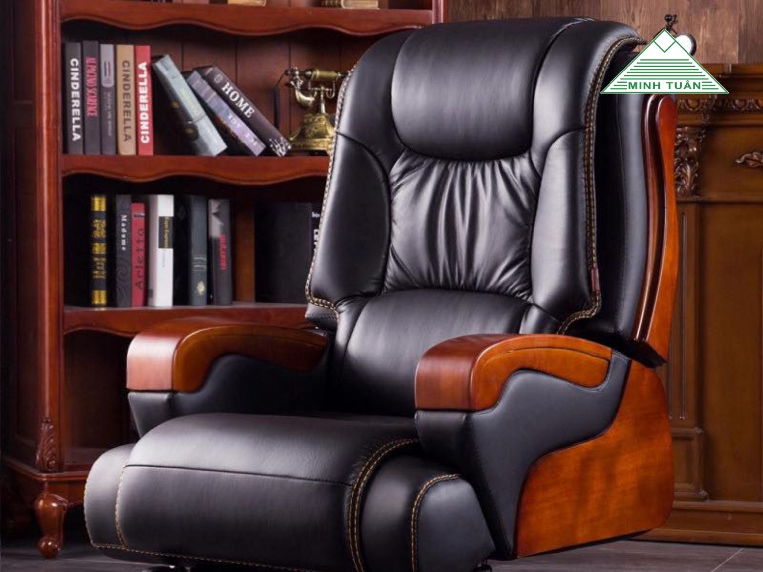 Tại Sao Ghế Giám Đốc Gỗ Sang Trọng Lại Là Lựa Chọn Hàng Đầu Của Các Sếp?