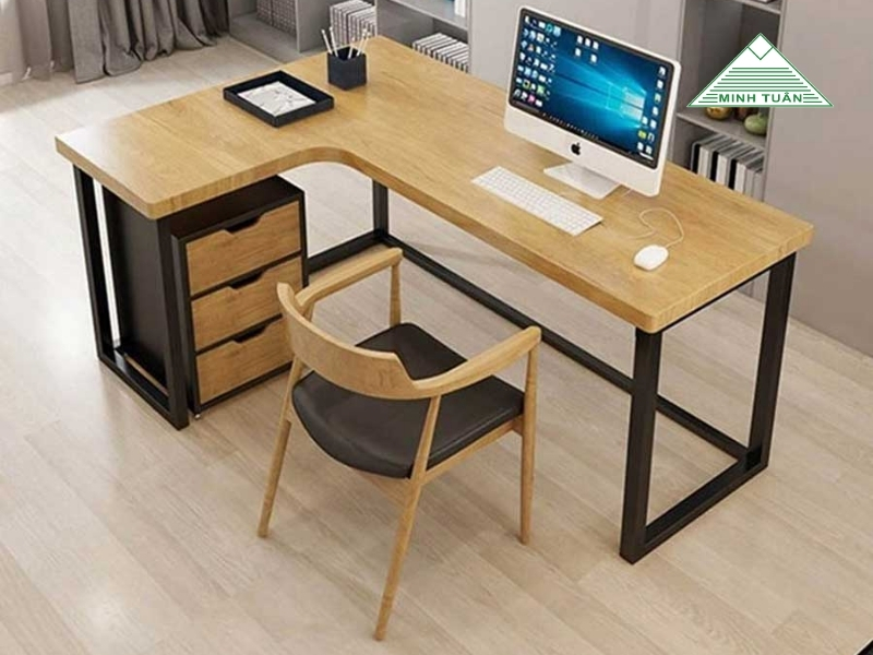 Bàn Chữ L Chân Sắt – Kết Hợp Giữa Thẩm Mỹ Và Độ Bền