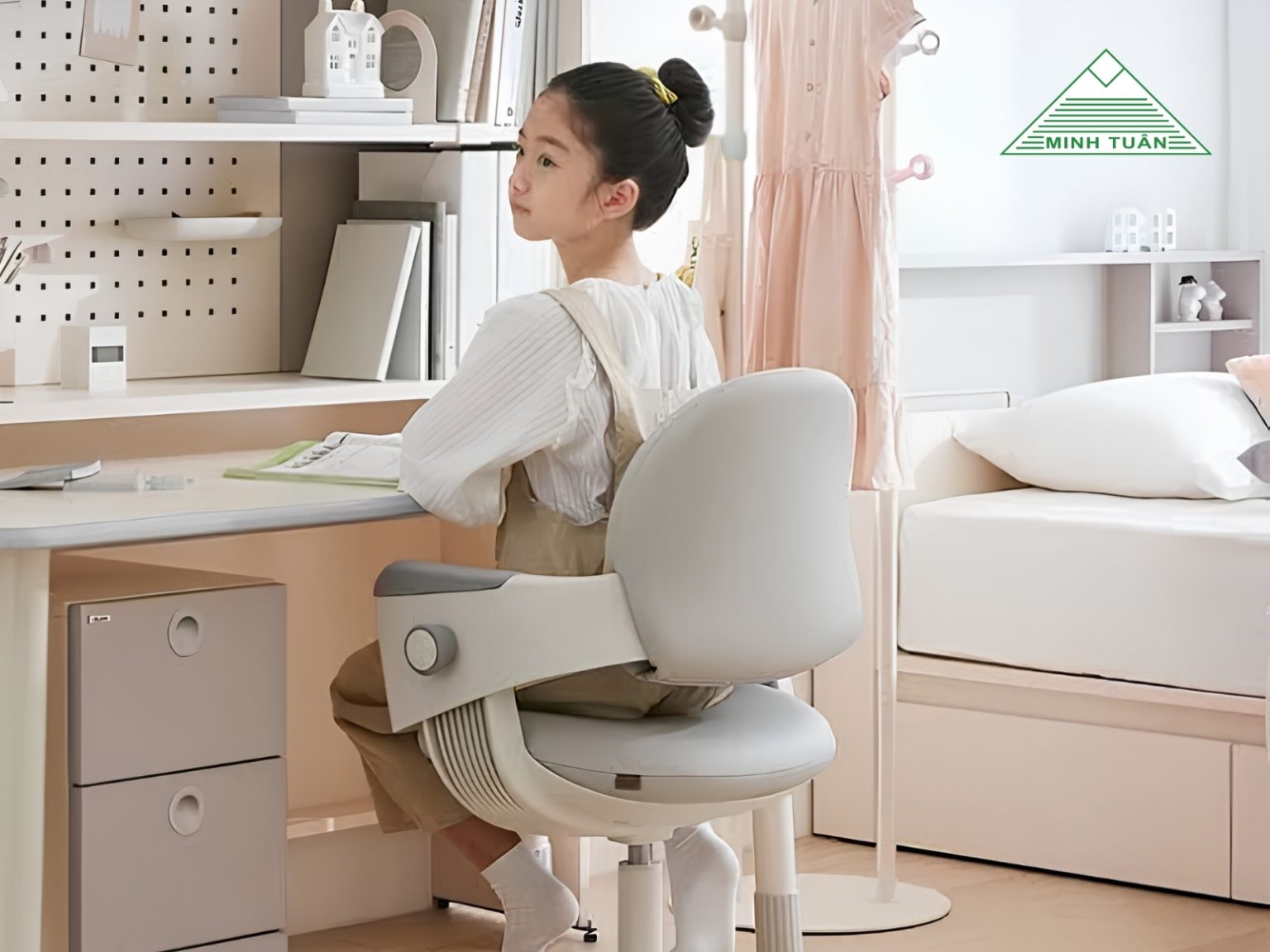 Điều Gì Xảy Ra Khi Trẻ Sử Dụng Ghế Công Thái Học Mỗi Ngày?