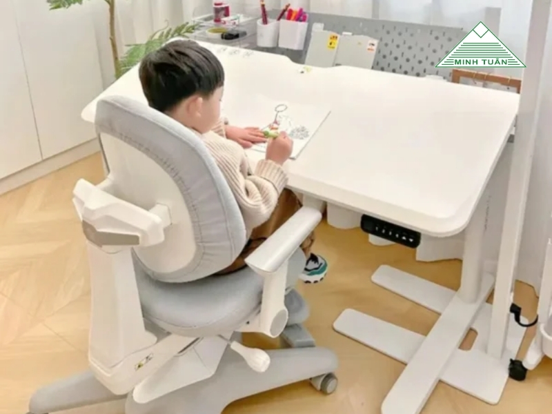 Ghế Công Thái Học Dành Cho Trẻ Em: Bí Quyết Giúp Con Ngồi Học Đúng Tư Thế