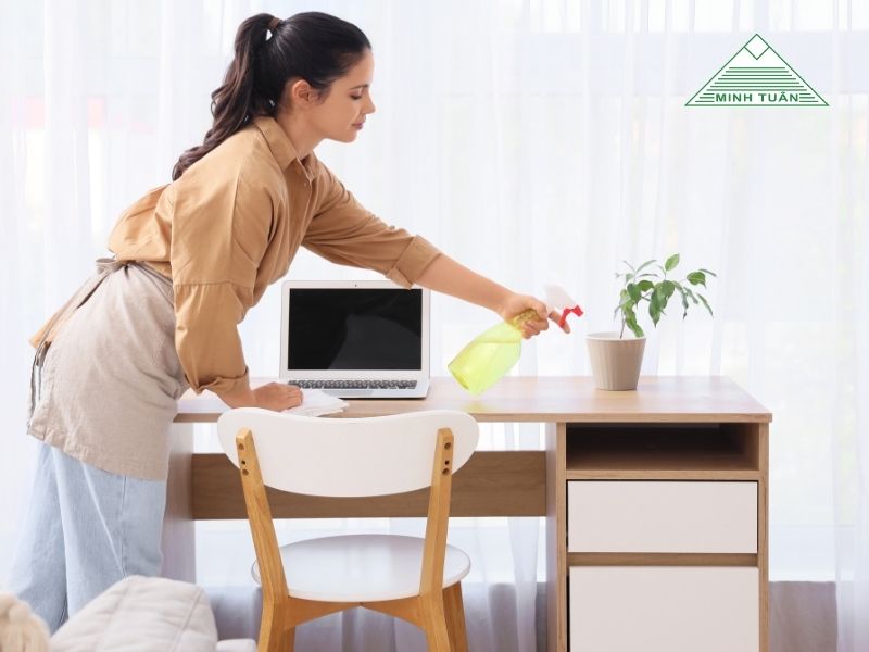 Hướng Dẫn Vệ Sinh Bàn Làm Việc Từ A-Z Cho Dân Văn Phòng