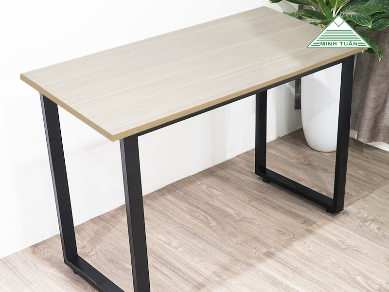 So Sánh Bàn Làm Việc Chân Sắt Chữ U Và Chân Tròn – Nên Chọn Loại Nào?
